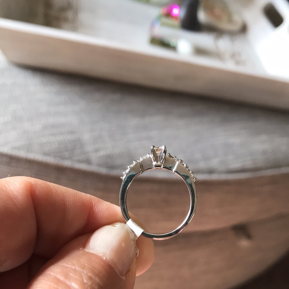 Diamond ring - Picture 2 of 4